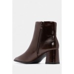 ANATOMIC NICOLAS ANKLE BOOTS 7598-36 BROWN ANATOMIC NICOLAS ANKLE BOOTS 7598-36 BROWN
